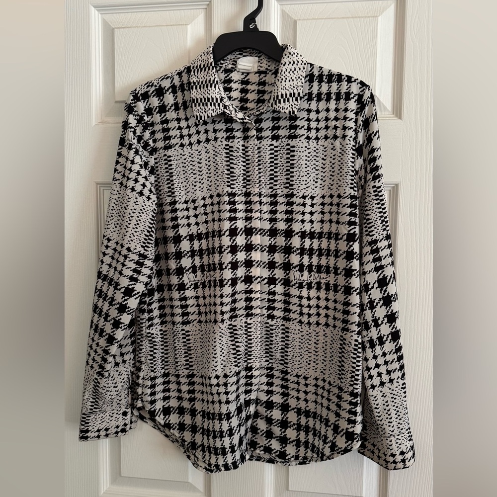 H&M Black and White Patterned Shirt size 6 EUC